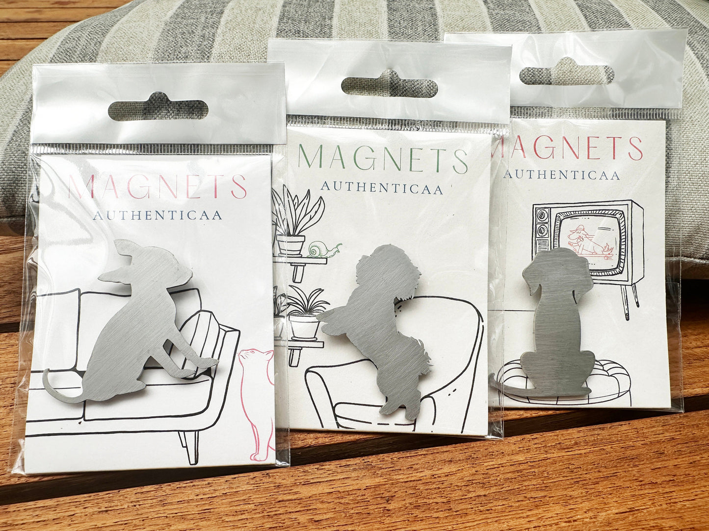 Dog sitting Magnet - Stainless steel - Illustrated Card - Made in USA