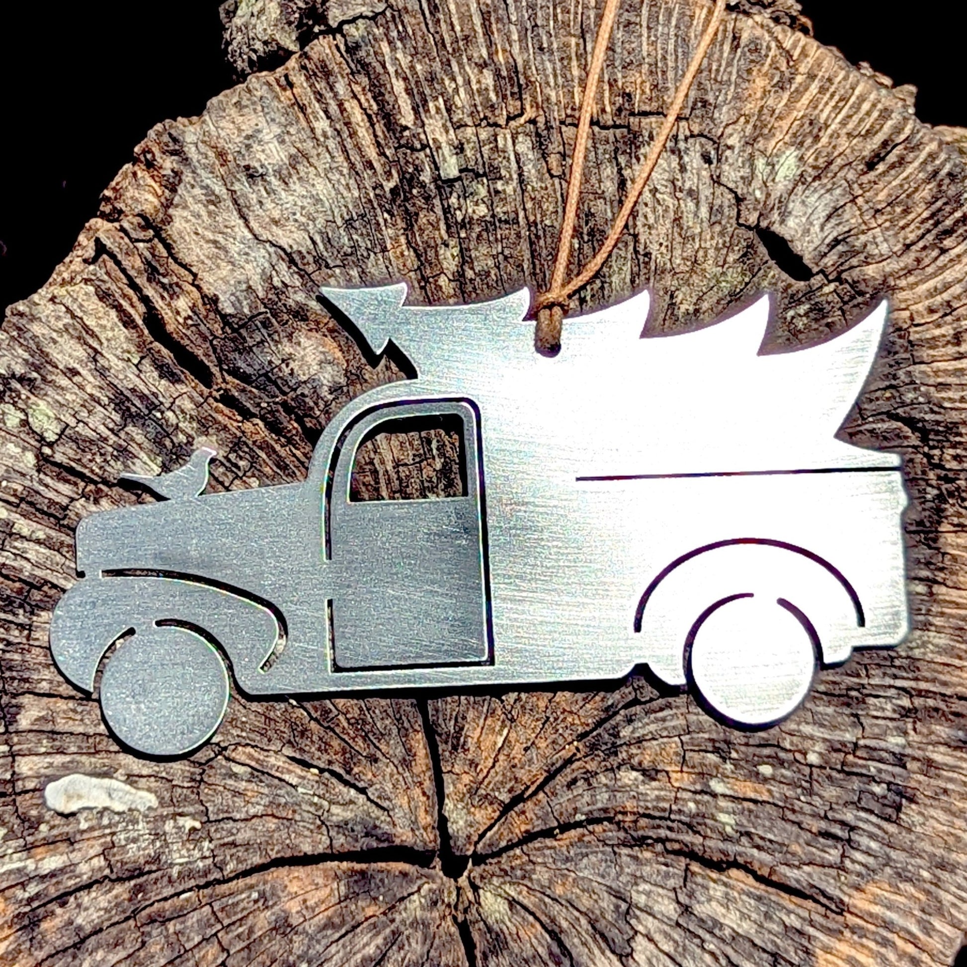 Truck and Christmas Tree ornament - Authenticaa